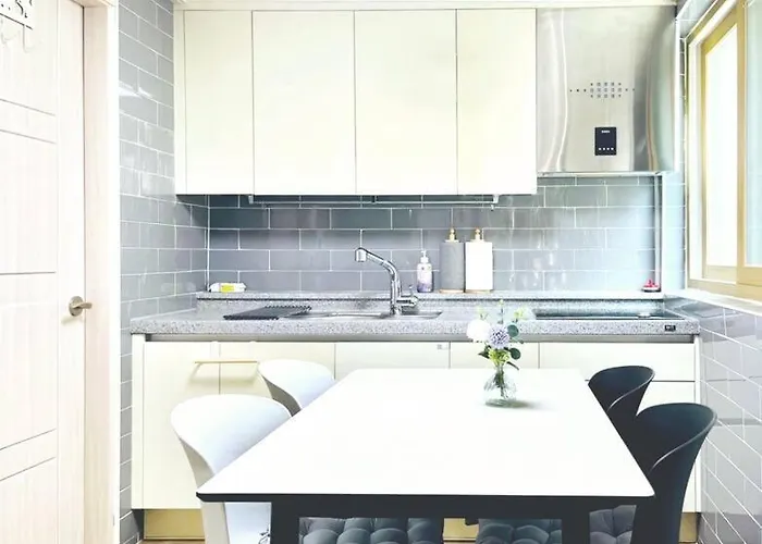 Snug J House Апартаменты