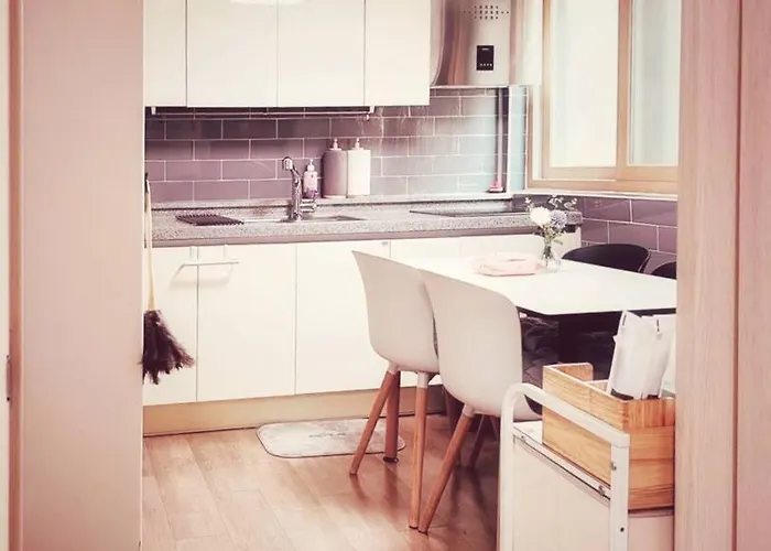 Апартаменты Snug J House Сеул
