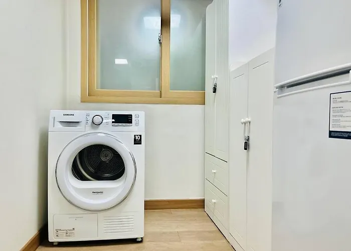 Апартаменты Snug J House *
