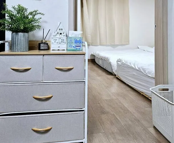 Snug J House *
